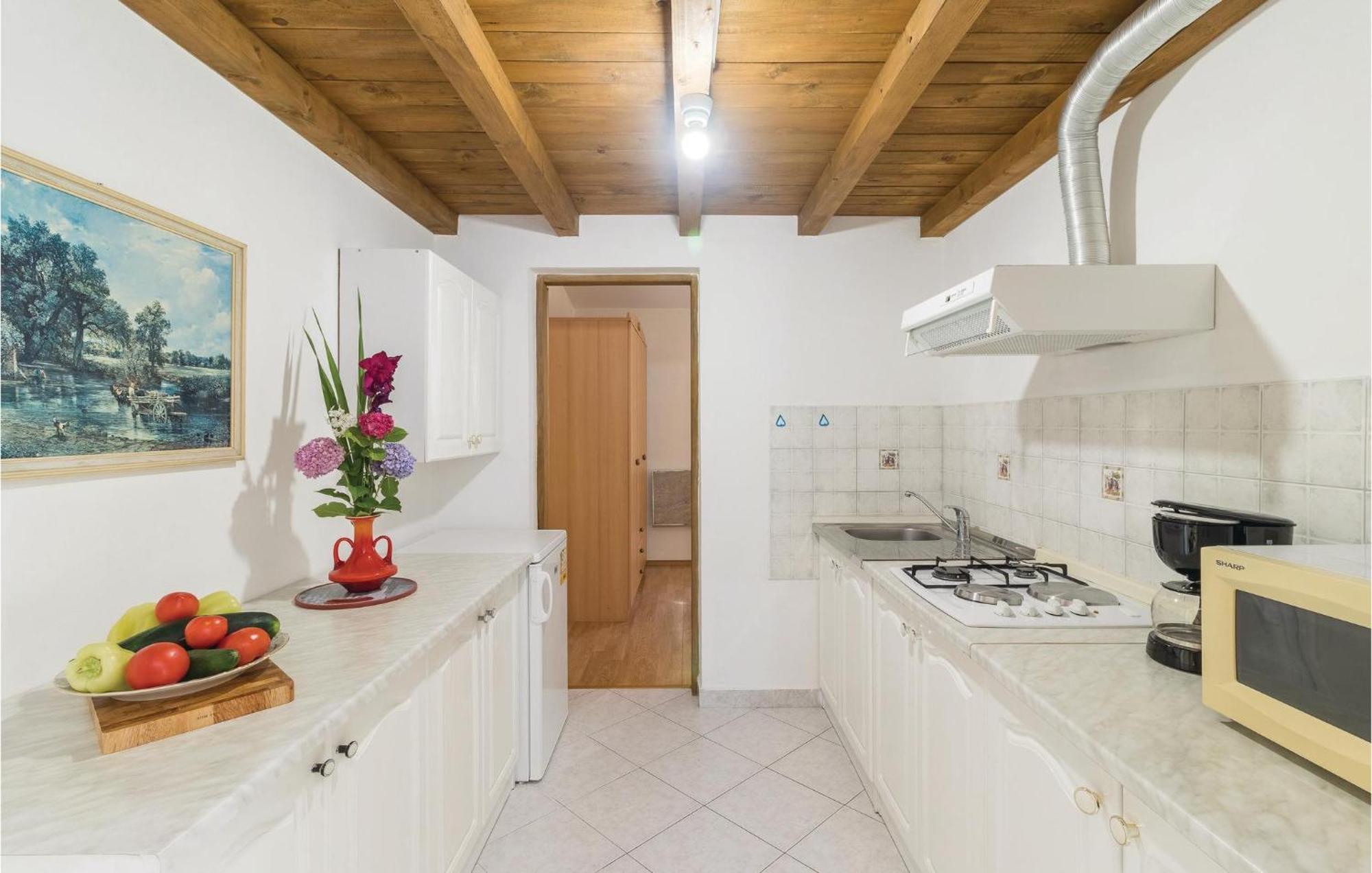2 Bedroom Amazing Home In Pula Exterior photo