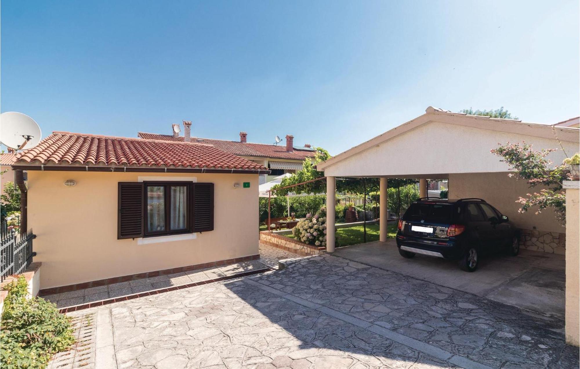 2 Bedroom Amazing Home In Pula Exterior photo